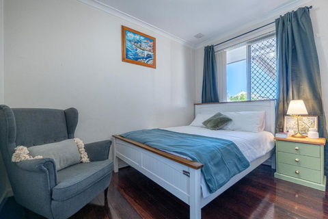 Warmth House Nr Airport 2rooms 5beds Yard N Parking - Stayed 1