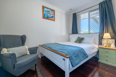 Warmth House Nr Airport 2rooms 5beds Yard N Parking - Stayed 2