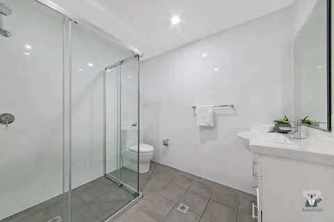 WARRICK FRAM 3 BEDS APT FREE PARKING WALK TO WESTFIELD CLOSE TO HOSPITAL NWF003 - Stays Accommodation 3