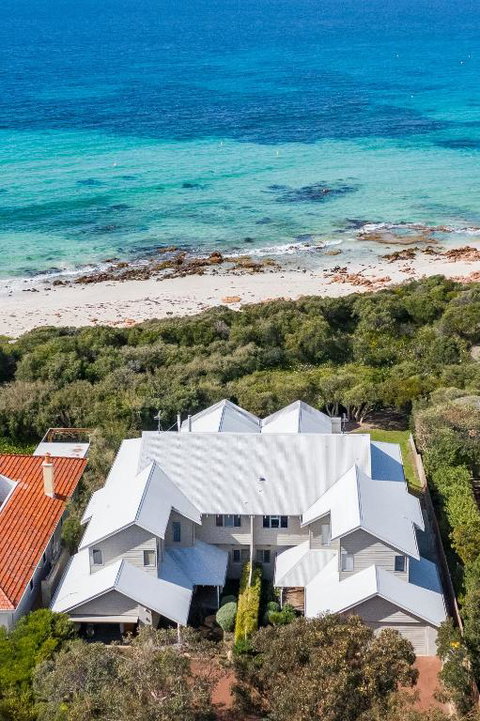 WATERFRONT - Stayed 0