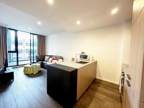 WE107 - 2 BR Modern Apartment With Study Room - Stayed 1