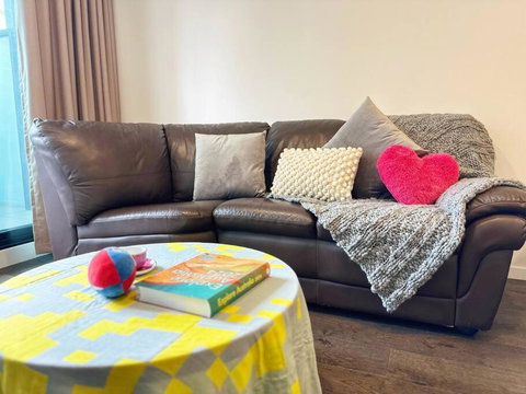 WE107 - 2 BR Modern Apartment With Study Room - Stayed 2