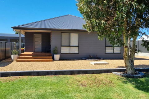 Wellington Marina70 - Stays Accommodation 1