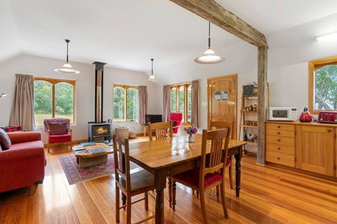 Wine Loft - Cosy Country Retreat With Ocean Views - Stayed 1