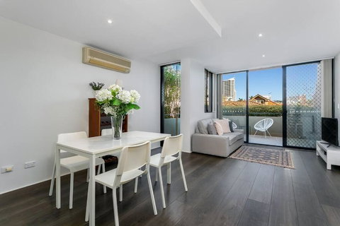 WILL1 - Stylish 2-Bed 2-Bath Oasis In Crows Nest Village - Stayed 0