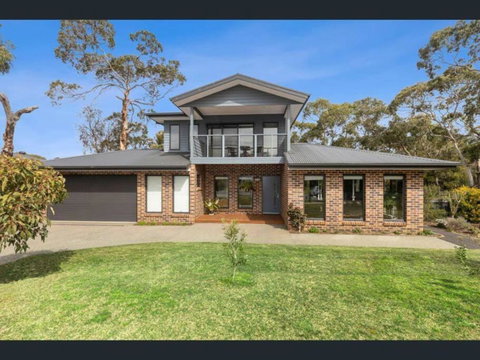 Yellow Gum Family Retreat - With Heaps Of Room For A Boat! - Stays Accommodation 0