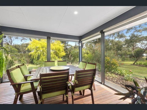 Yellow Gum Family Retreat - With Heaps Of Room For A Boat! - Stays Accommodation 2