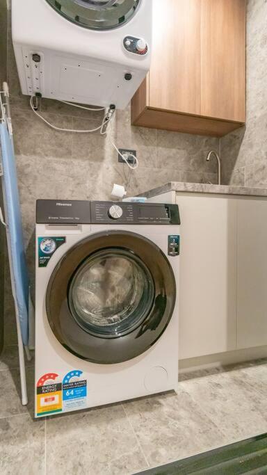 Z4 Walk To Bus Stop 2 Car Spaces Spacious Family - Stayed 3